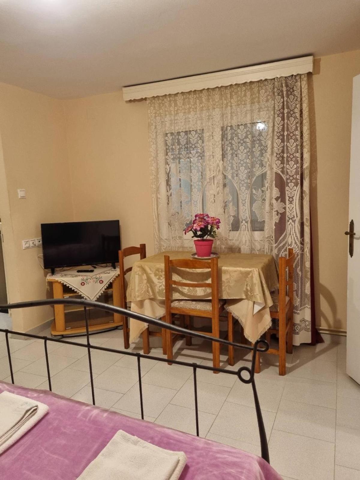 Κεντρικό, Άνετο Και Ζεστό Διαμέρισμα カメナブルナ エクステリア 写真