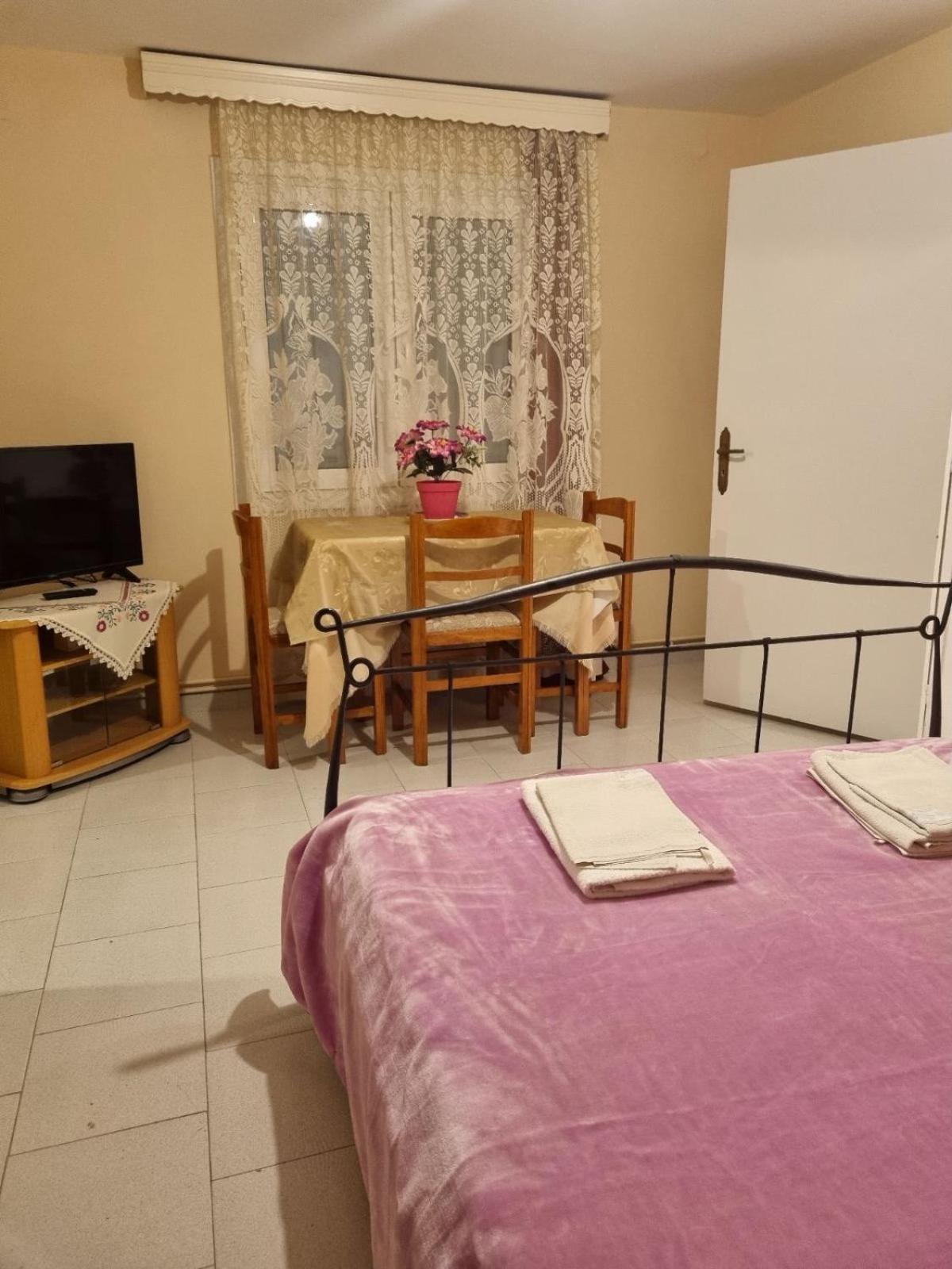 Κεντρικό, Άνετο Και Ζεστό Διαμέρισμα カメナブルナ エクステリア 写真